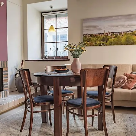 New! Old Town Apt Next To St Annes Apartman
