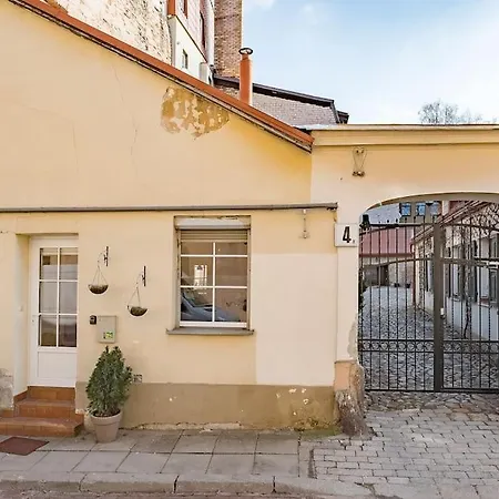New! Old Town Apt Next To St Annes *