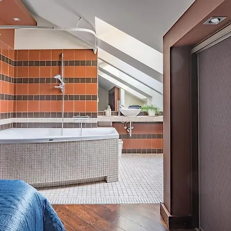 New! Old Town Apt Next To St Annes *